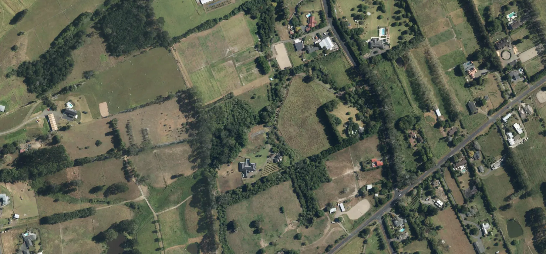 Wider aerial context around Motu Road, Kumeū. Includes neighbouring properties; site boundaries are not shown.